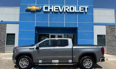 2020 GMC Sierra SLT
