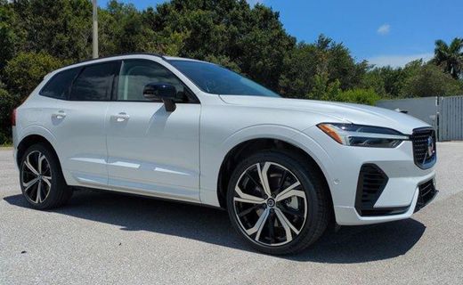 2024 Volvo XC60 Ultimate Dark