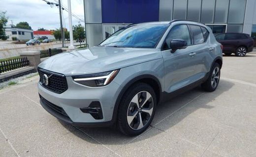 2026 Volvo XC40 Plus Dark