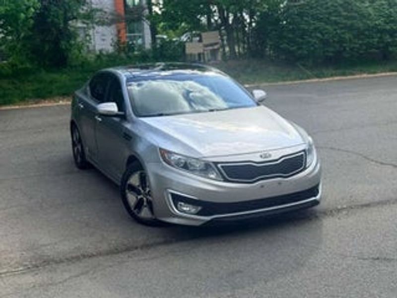 2011 Kia Optima — a typically priced live listing
