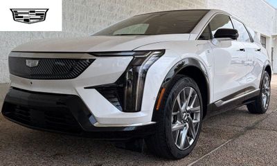 2025 Cadillac Optiq Luxury 2