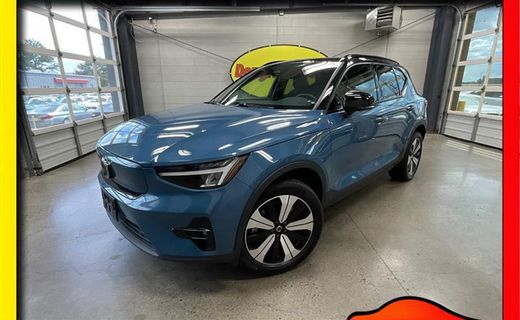 2023 Volvo XC40 Plus Dark