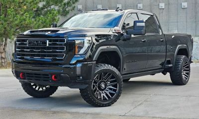 2024 GMC Sierra HD AT4
