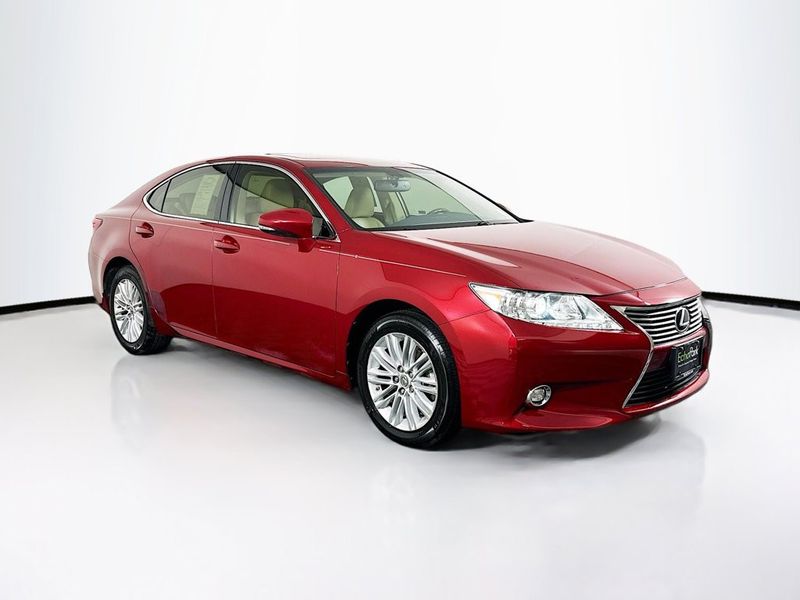 2014 Lexus ES — a typically priced live listing