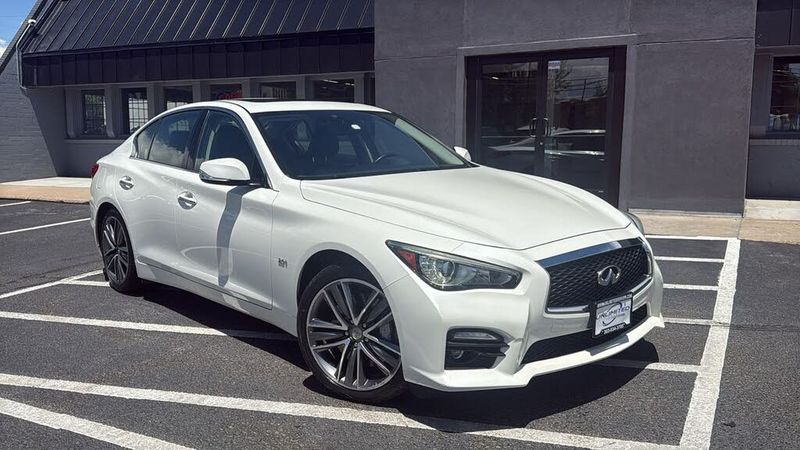 2017 Infiniti Q50 — a typically priced live listing