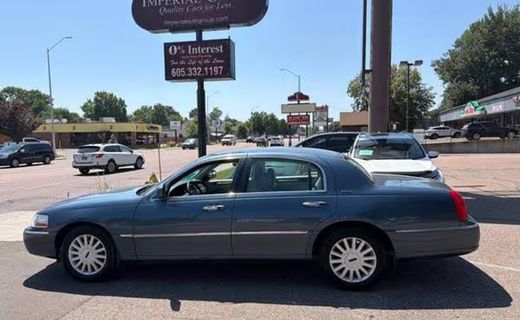 2005 Lincoln Town CAR Signature