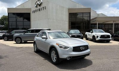 2017 Infiniti QX70 Base
