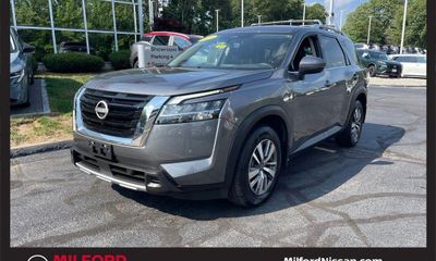 2023 Nissan Pathfinder SL