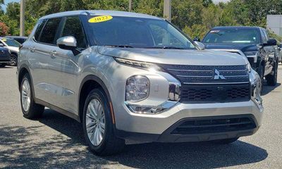 2022 Mitsubishi Outlander ES