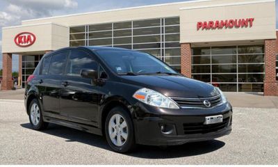 2010 Nissan Versa 18 SL Hatchback
