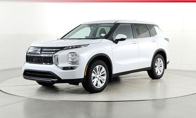 2026 Mitsubishi Outlander ES