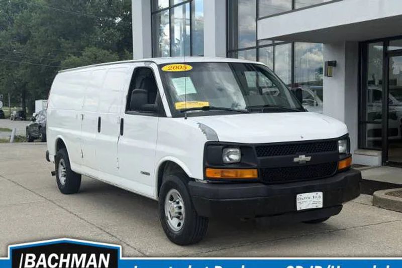 2005 Chevrolet Express — a typically priced live listing