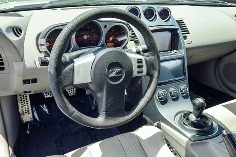 2003 Nissan 350Z — a typically priced live listing
