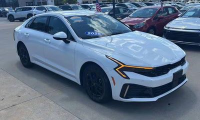 2025 Kia K5 LXS