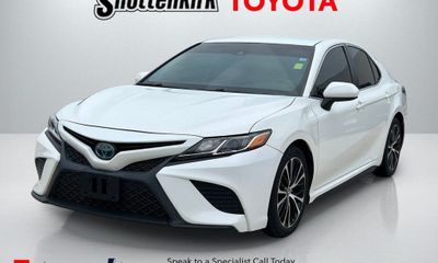 2019 Toyota Camry SE XLE Hybrid
