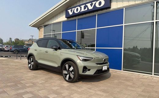 2023 Volvo XC40 Ultimate Dark