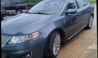 2010 Lincoln MKS Base