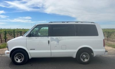 2000 Chevrolet Astro VAN Base