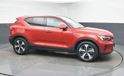 2023 Volvo XC40 Plus Bright