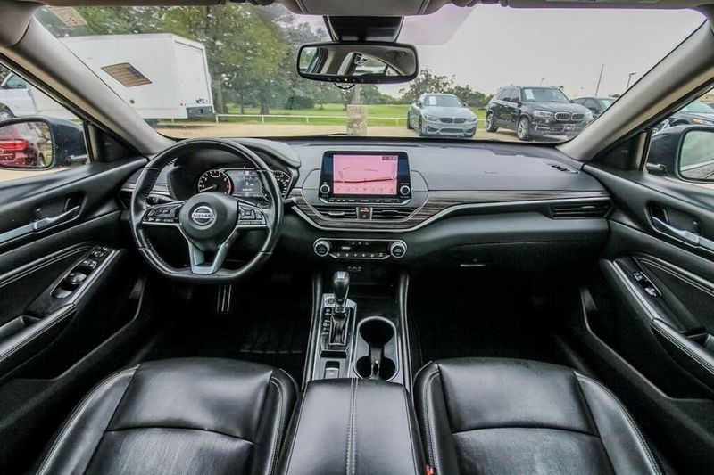 2020 Nissan Altima — a typically priced live listing