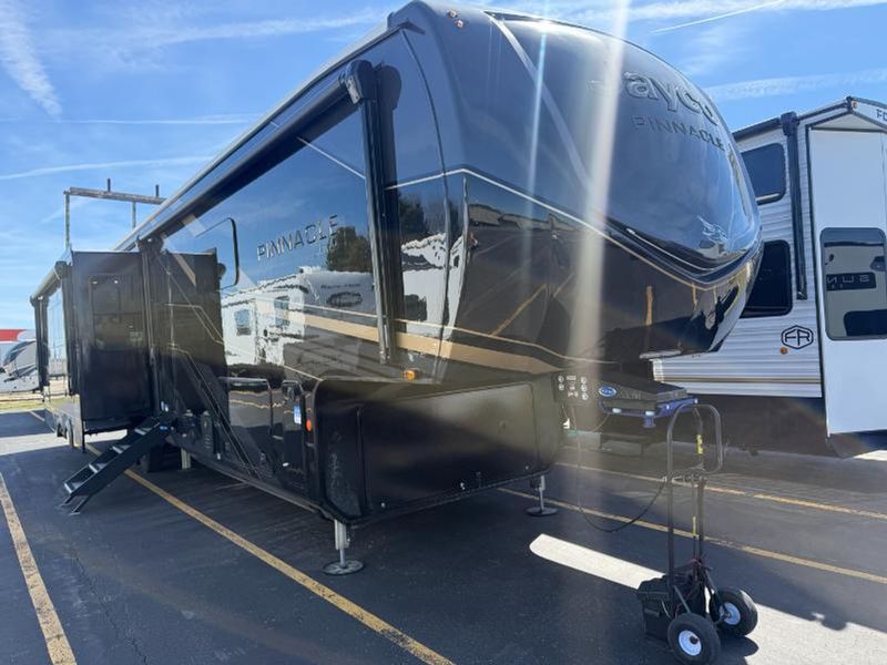 2026 Jayco Pinnacle — a typically priced live listing