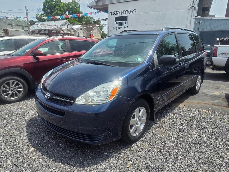 2004 Toyota Sienna — a typically priced live listing