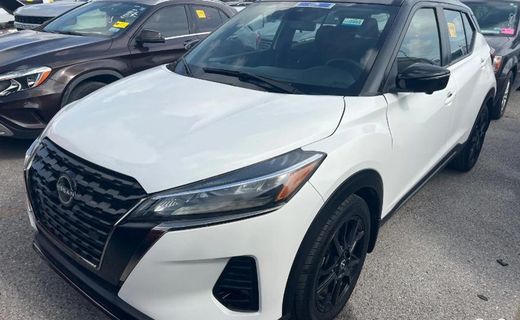 2023 Nissan Kicks SR