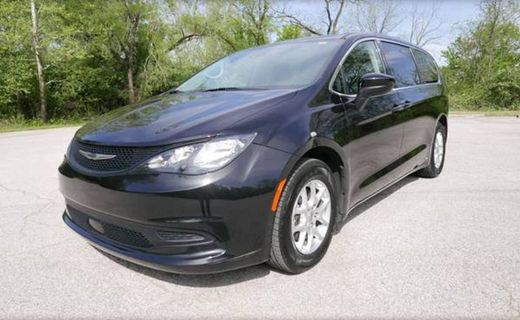 2022 Chrysler Voyager LX