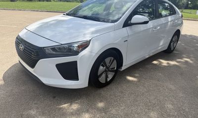2018 Hyundai Ioniq Blue HEV
