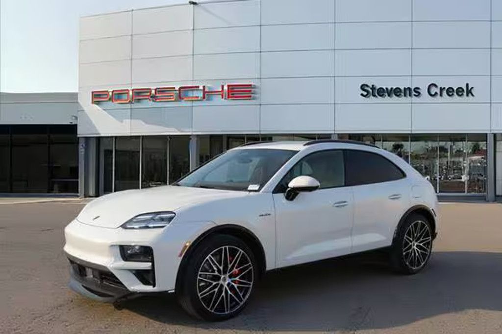 2026 Porsche Macan AWD