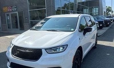2024 Chrysler Pacifica Select