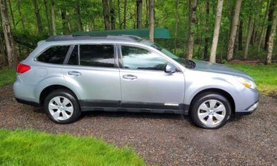 2012 Subaru Outback Limited M R