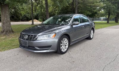 2012 Volkswagen Passat SEL