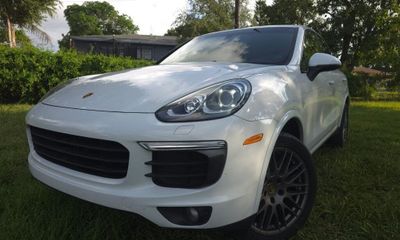 2018 Porsche Cayenne Base Platinum Edition