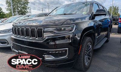 2023 Jeep Wagoneer Base
