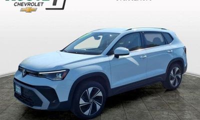 2025 Volkswagen Taos 4Motion SE