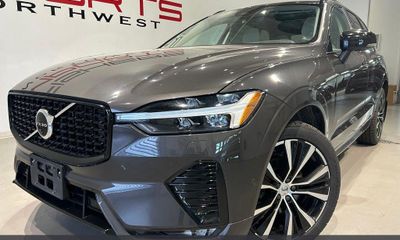 2023 Volvo XC60 Plus Dark