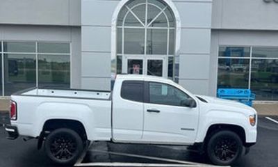 2022 GMC Canyon Elevation Standard
