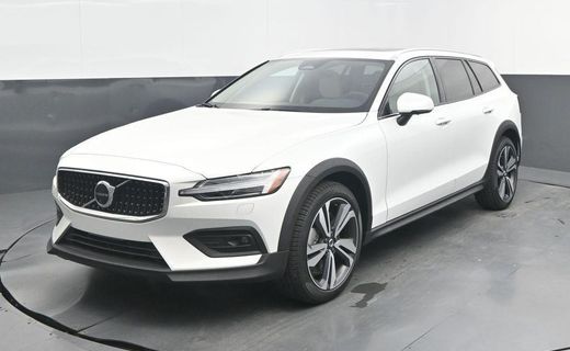 2026 Volvo V60CC Plus