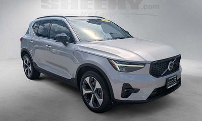 2023 Volvo XC40 Plus Dark