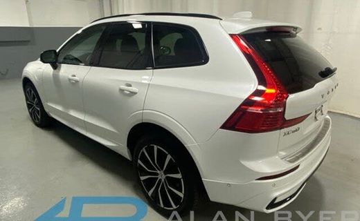 2023 Volvo XC60 Plus Dark