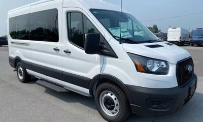 2025 Ford Transit Medium Roof