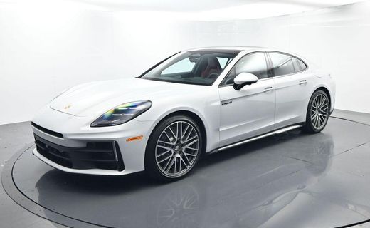 2026 Porsche Panamera 4