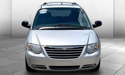2005 Chrysler Town AND Country Limited