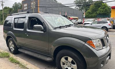 2005 Nissan Pathfinder SE