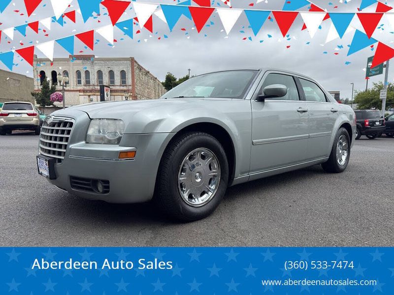 2005 Chrysler 300 — a typically priced live listing