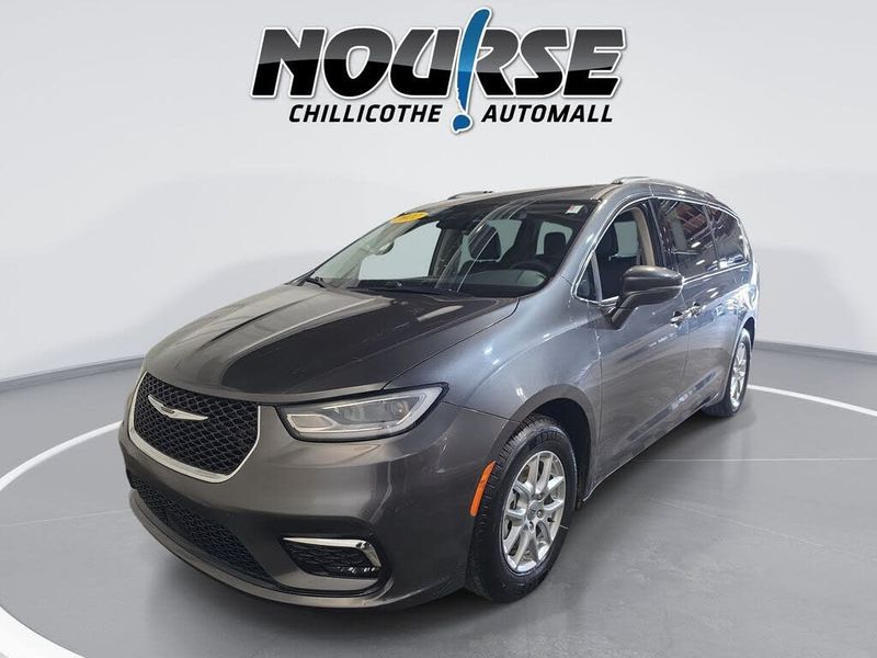 2022 Chrysler Pacifica — a typically priced live listing