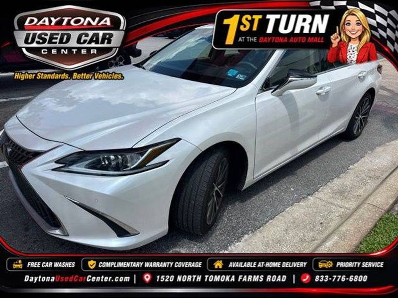 2022 Lexus ES — a typically priced live listing