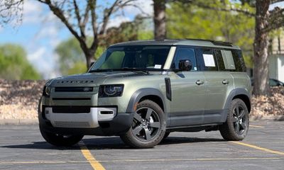 2023 Land Rover Defender 110 SE