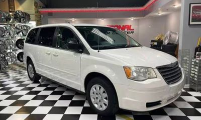 2010 Chrysler Town AND Country RT